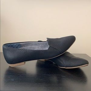 Black snakeskin loafers